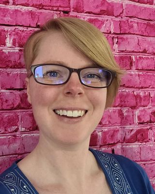 Helen expressive art therapist