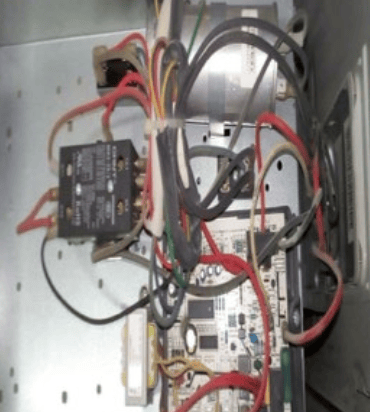 Interior de un equipo de aire acondicionado limpio,
