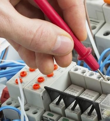 Impianti elettrici civili e industriali a Siracusa, installazione sicura e certificata