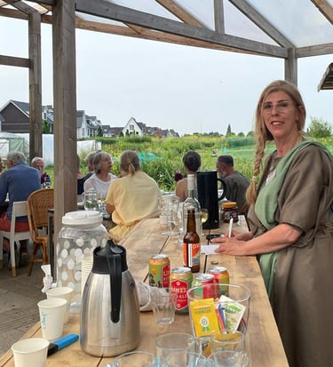 Gastvrouw in Romeinse klederdracht