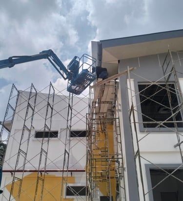 Suasana Commercial: High-rise HVAC/electrical maintenance using safe skylift.