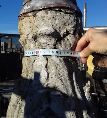 Medición de una columna del Jockey Club de Rosario para su restauración realizada por Almapiedra.