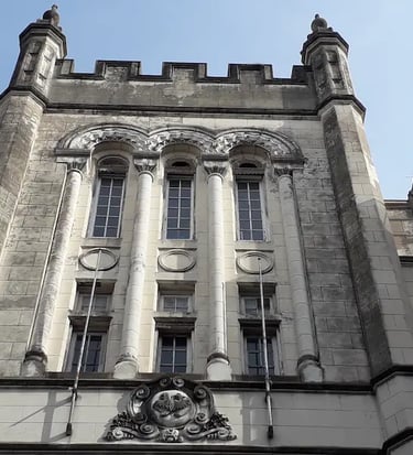 Fachada original de la Facultad de Humanidades y Artes de Rosario.