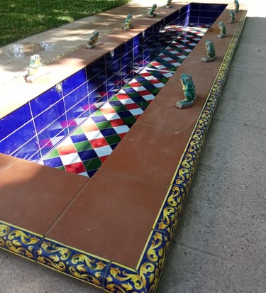 Fuente restaurada en el patio del Consulado de Italia en Rosario por Almapiedra.