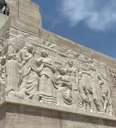 Mural del Monumento a la Bandera restaurada por Almapiedra y protegida con Tecnan.