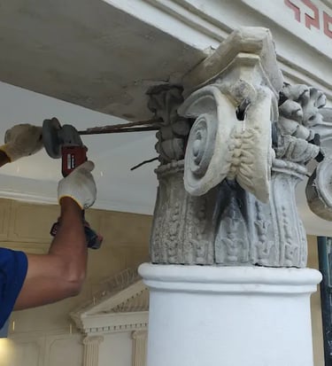 Proceso de restauración de las columnas originales de la Facultad de Derecho de Rosario por Almapiedra.
