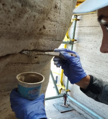 Proceso de restauración de la escultura del Coloso del Monumento a la Bandera realizado por Almapiedra.