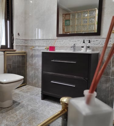 Baño compartido con inodoro