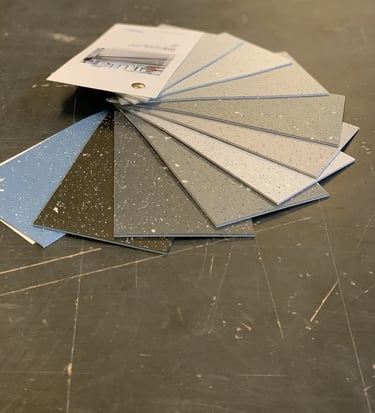 linoléum, revêtement de sol écologique, dalles, rouleaux, coloris mouchetés