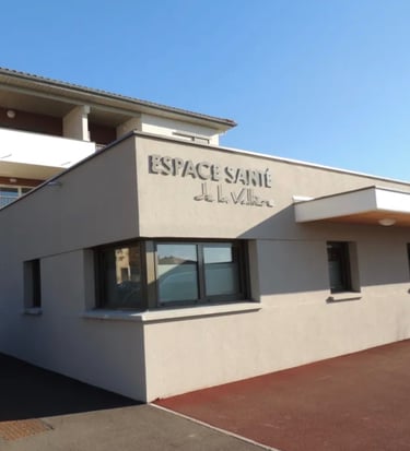 L'image montre la maison médicale vue de l'extérieur.