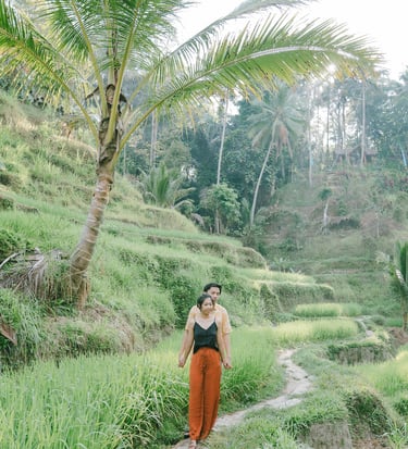 Intimate couple in a wide rice terrace landscape during a sunrise photography session at Tegalalang Ubud Bali.
