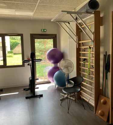 L'image montre la salle de kinésithérapie.
