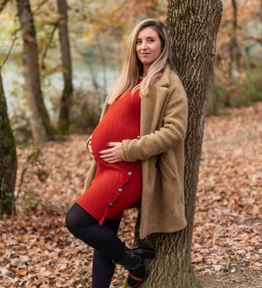 photo d'une femme enceinte, séance grossesse en forêt en hiver à Caraman