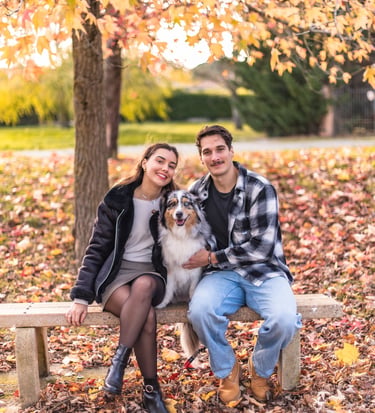 photo d'un couple avec leur chien à Toulouse