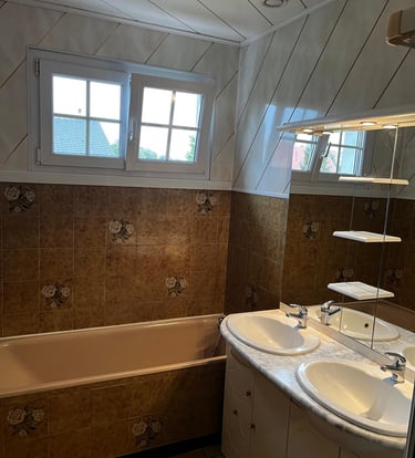 salle de bains avant rénovation par Lepezel Fermetures