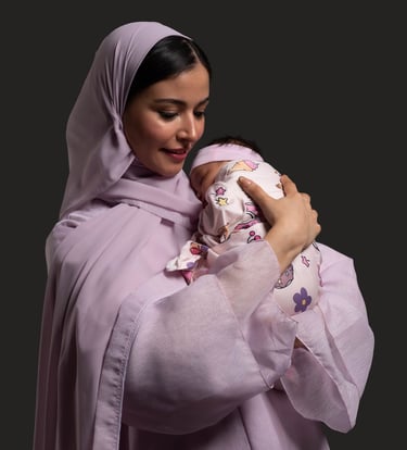 ام تحمل طفلها
