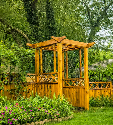 cedar fence with pergola 