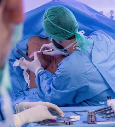 Cirurgia de mastopexia com alça muscular.