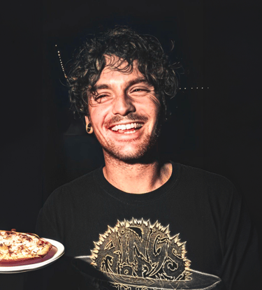 il co-founder e general manager di plasma concerti che sorride