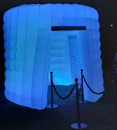 Selfie Cave Photo Booth Bookings 832-216-8423