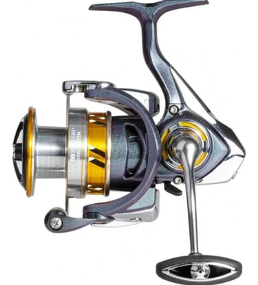 molinete para peixe grande marca daiwa cor prata e dourado posição invertido.