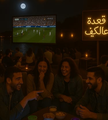 Les jeunes et les familles aiment regarder un match de football sur un écran géant au bord du lac lo