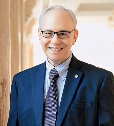 Co-Founder Garry Jacobs, CEO of World University Consortium, discussing value-based management with CMI students.