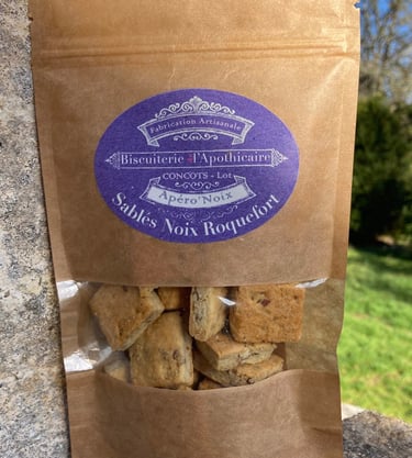 Paquet de biscuits artisanaux, sablés noix roquefort de la biscuiterie de l'Apothicaire