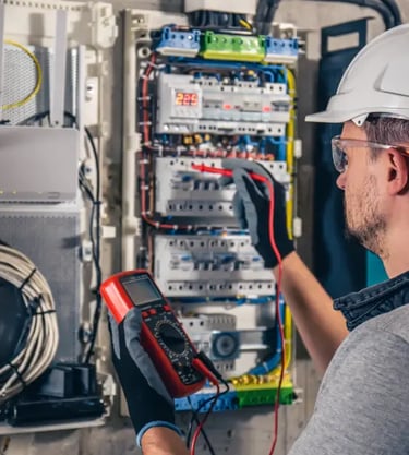 Topraklama ölçümü ekipmanı, elektrik tesisatı güvenliği ve kaçak akım koruması için gösteriliyor