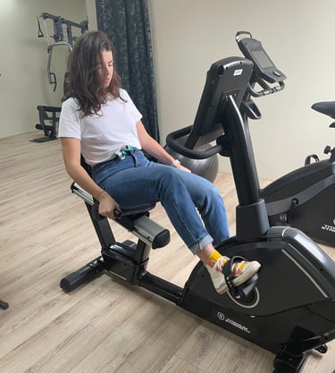 Un vélo assis pour les personnes ayant plus de difficulté à tenir sur le vélo normal.