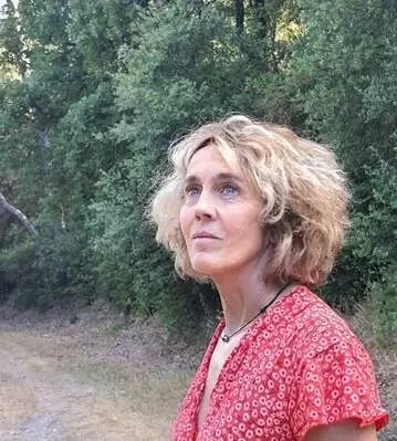 Corine, hypnothérapeute et bains sonores