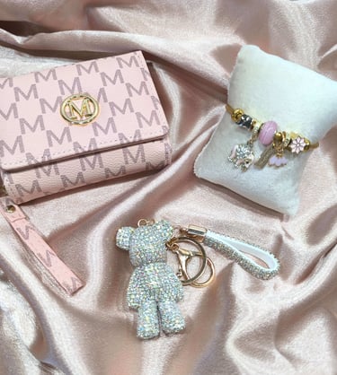 Coffrets cadeaux femme – bijoux, soins et accessoires raffinés.