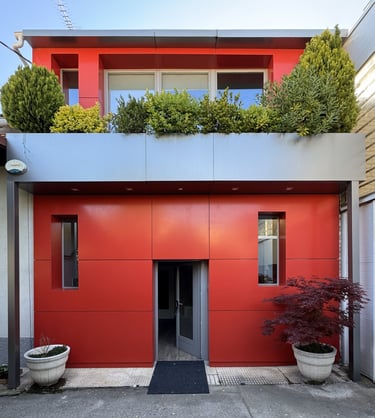 fachada principal de la sede de Plasticos Industriales GECA