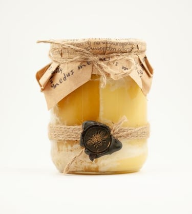 Pvasarinis ir vasarinis medus. Užpelkių medus. Dviejų skonių medus. Pusinis medus. Medus per pusę