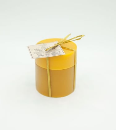 Medus su bičių pikiu. Kaip vartoti bičių pikį. Vaško pakuotė. Medus vaškiniame indelyje.