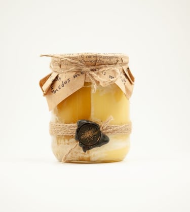 Pvasarinis ir vasarinis medus. Užpelkių medus. Dviejų skonių medus. Pusinis medus. Medus per pusę