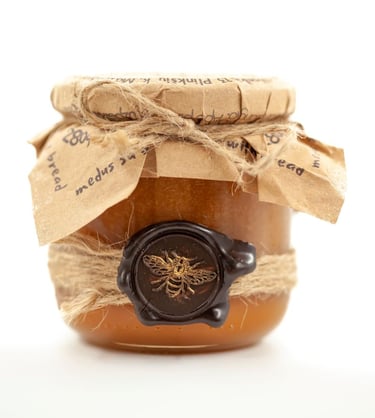 Bičių duona. Bičių duonelė. Medus su bičių duona. Užpelkių medus