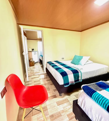 Habitación amplia con camas dobles