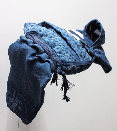 karine-nguyen-van-tham-a mon frère, relique textile, indigo, sculpture textile