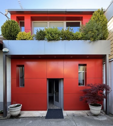 fachada principal de la sede de Plasticos Industriales GECA