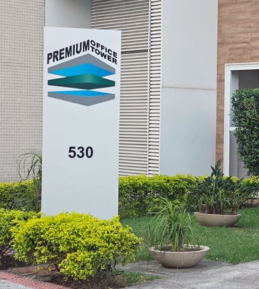 Placa externa informando nosso endereço