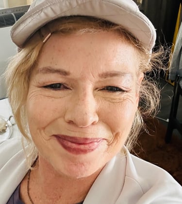 Artist painter Maya Britan with a smile and a hat