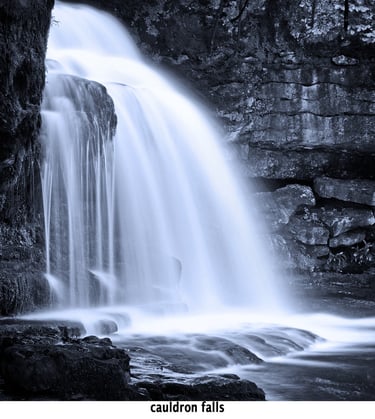 close to the dramatic waterfall of cauldron falls