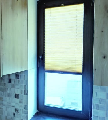 SEV HOME / JALUZELE PLISATE LA COMANDA