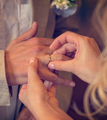 Hochzeitspaar Philippsruhe Trauung Standesamt Ringtausch Hände