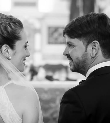 novios mirándose frente al altar, casamientos, fotografía de casamientos en Córdoba