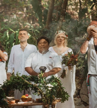 Ceremonia de Boda Maya en cenote con caracoles, rezos y ofrendas para la union de la pareja