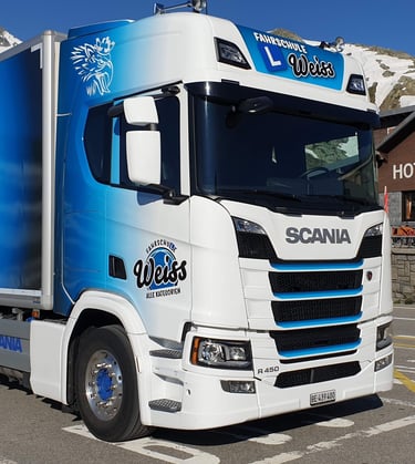 Markus Bettler Fahrschule LKW-Fahrschulfahrzeug und CZV-Kurse