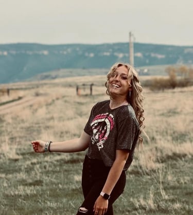 Kyelynn Coombe of 🩶 K Bar Halters