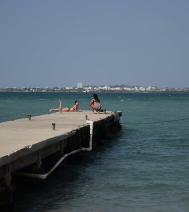 girls taking photos Cartagena